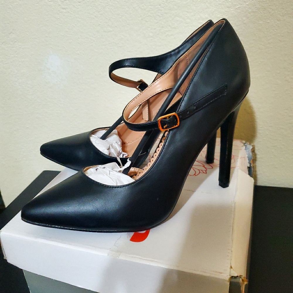 JC heel Size 10
